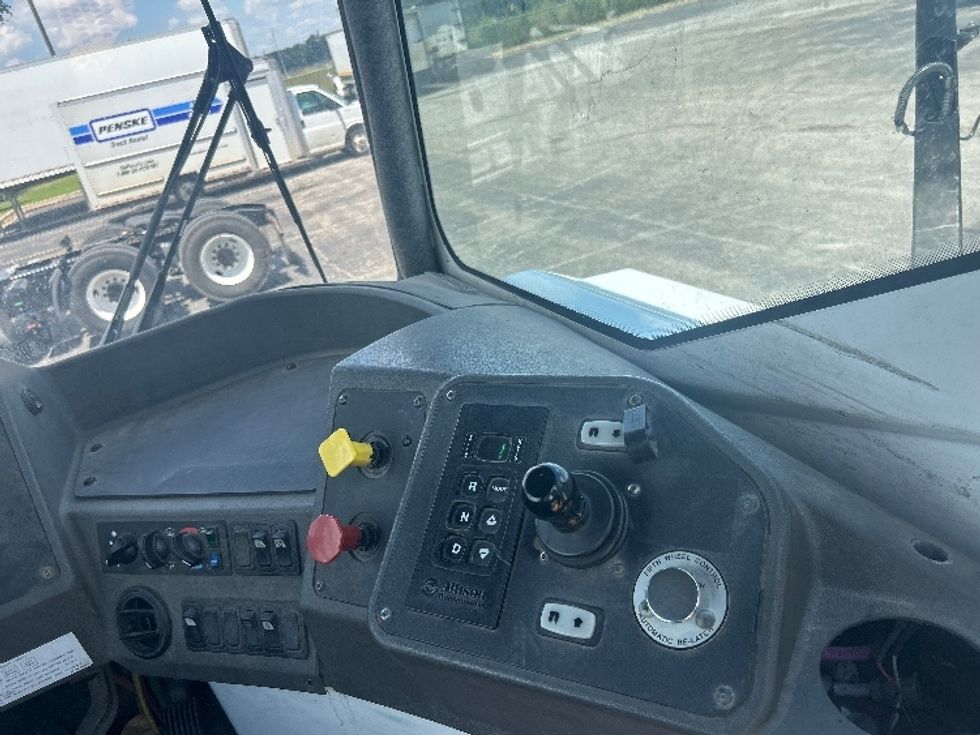 Yard Truck-Heavy Duty Tractors-Ottawa-2023-T2-Kansas City-MO-10,739\n\t\tmiles-$ 115,250 - Image 11