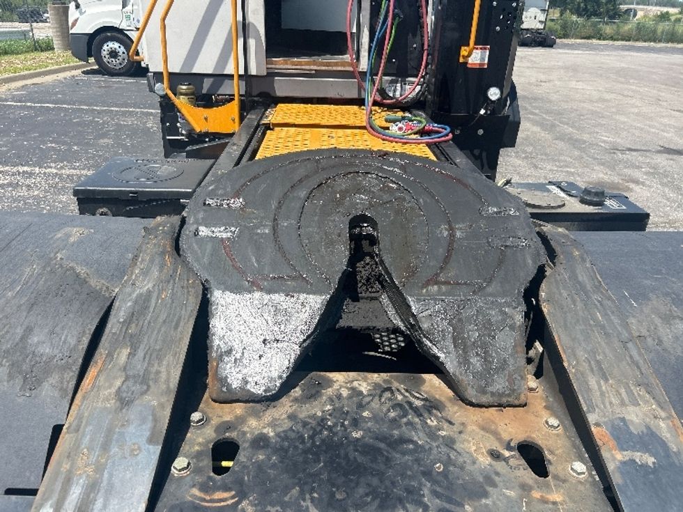 Yard Truck-Heavy Duty Tractors-Ottawa-2023-T2-Kansas City-MO-10,739\n\t\tmiles-$ 115,250 - Image 6