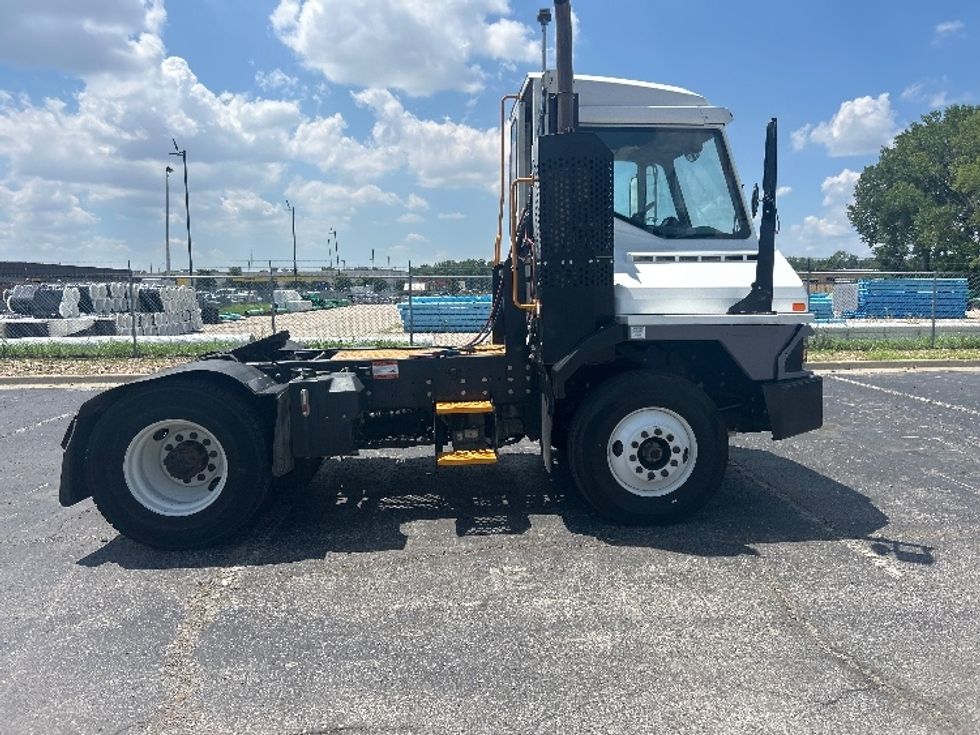 Yard Truck-Heavy Duty Tractors-Ottawa-2023-T2-Kansas City-MO-10,739\n\t\tmiles-$ 115,250 - Image 8