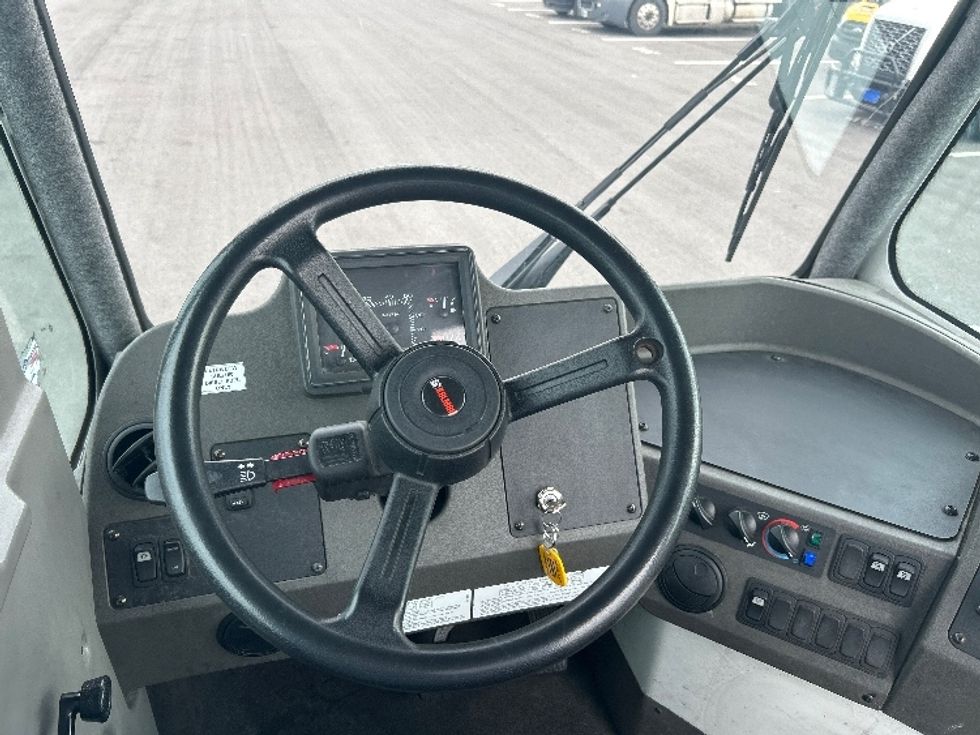 Yard Truck-Heavy Duty Tractors-Ottawa-2024-T2-Shreveport-LA-4,127\n\t\tmiles-$ 141,250 - Image 11