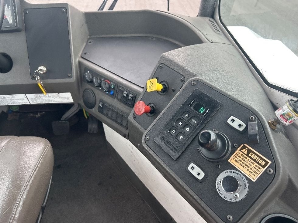 Yard Truck-Heavy Duty Tractors-Ottawa-2024-T2-Shreveport-LA-4,127\n\t\tmiles-$ 141,250 - Image 13