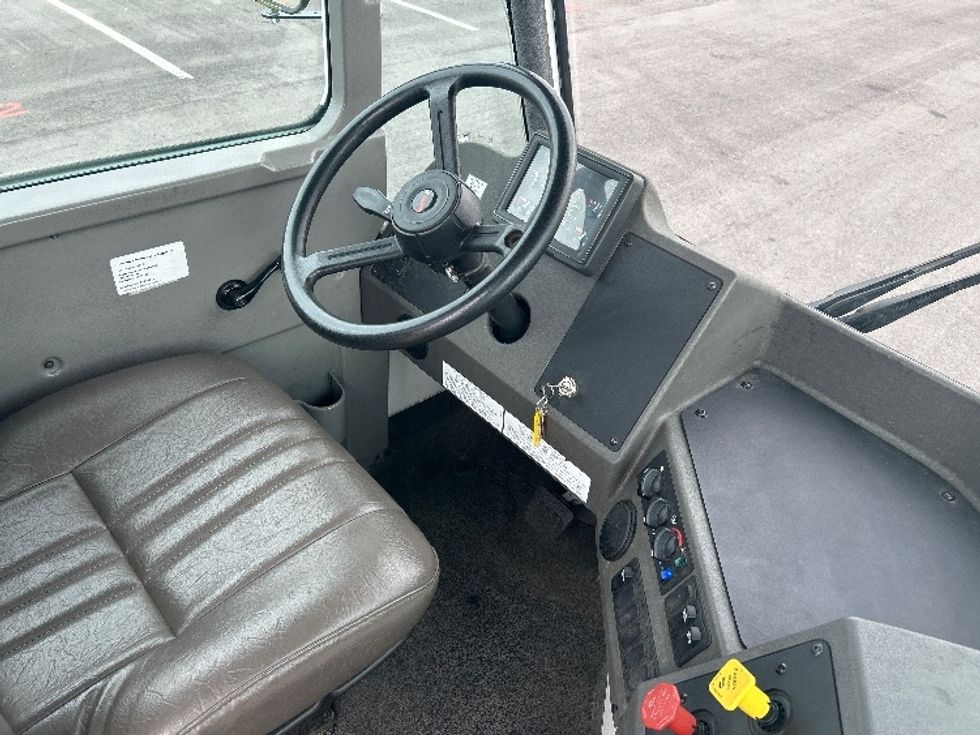 Yard Truck-Heavy Duty Tractors-Ottawa-2024-T2-Shreveport-LA-4,127\n\t\tmiles-$ 141,250 - Image 14