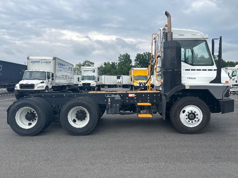 Yard Truck-Heavy Duty Tractors-Ottawa-2024-T2-Shreveport-LA-4,127\n\t\tmiles-$ 141,250 - Image 8