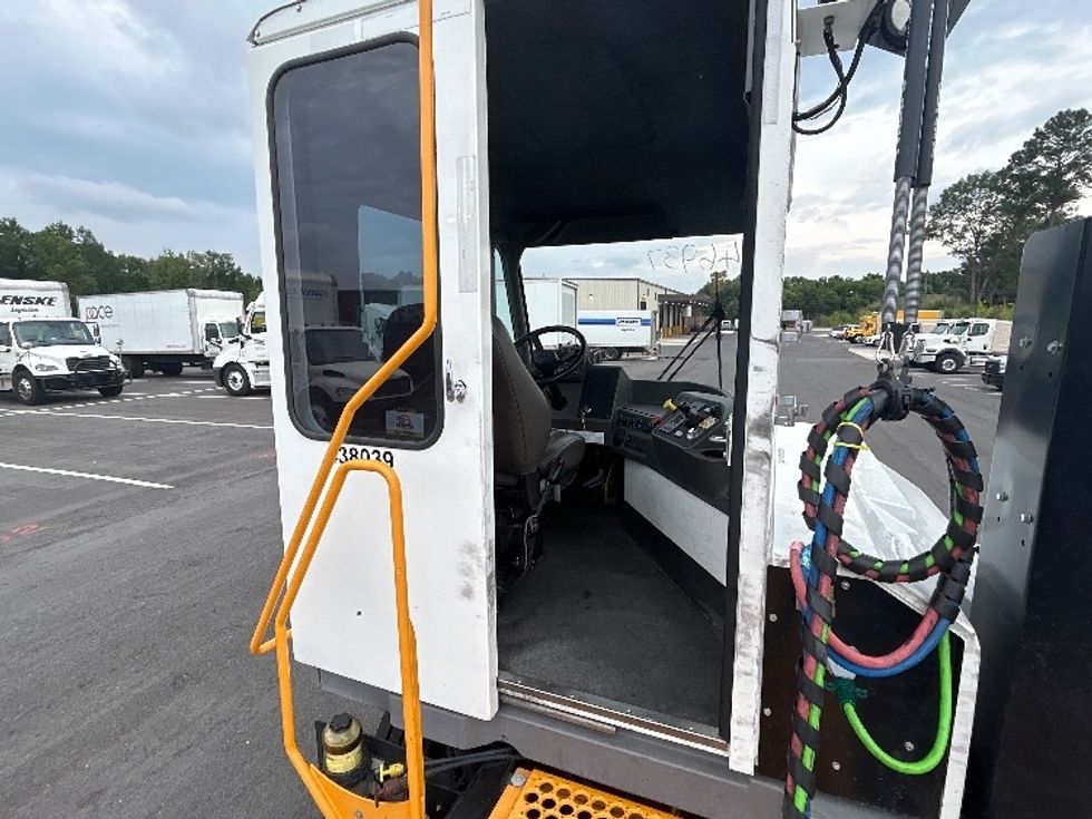 Yard Truck-Heavy Duty Tractors-Ottawa-2024-T2-Shreveport-LA-4,127\n\t\tmiles-$ 141,250 - Image 9